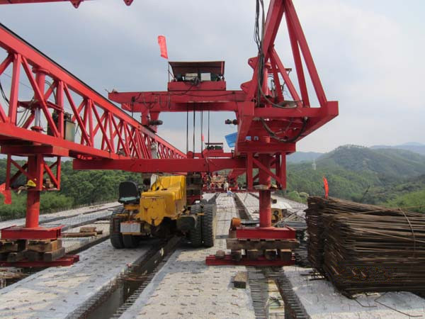 铁路架桥机吊重130吨的胜利型架桥机